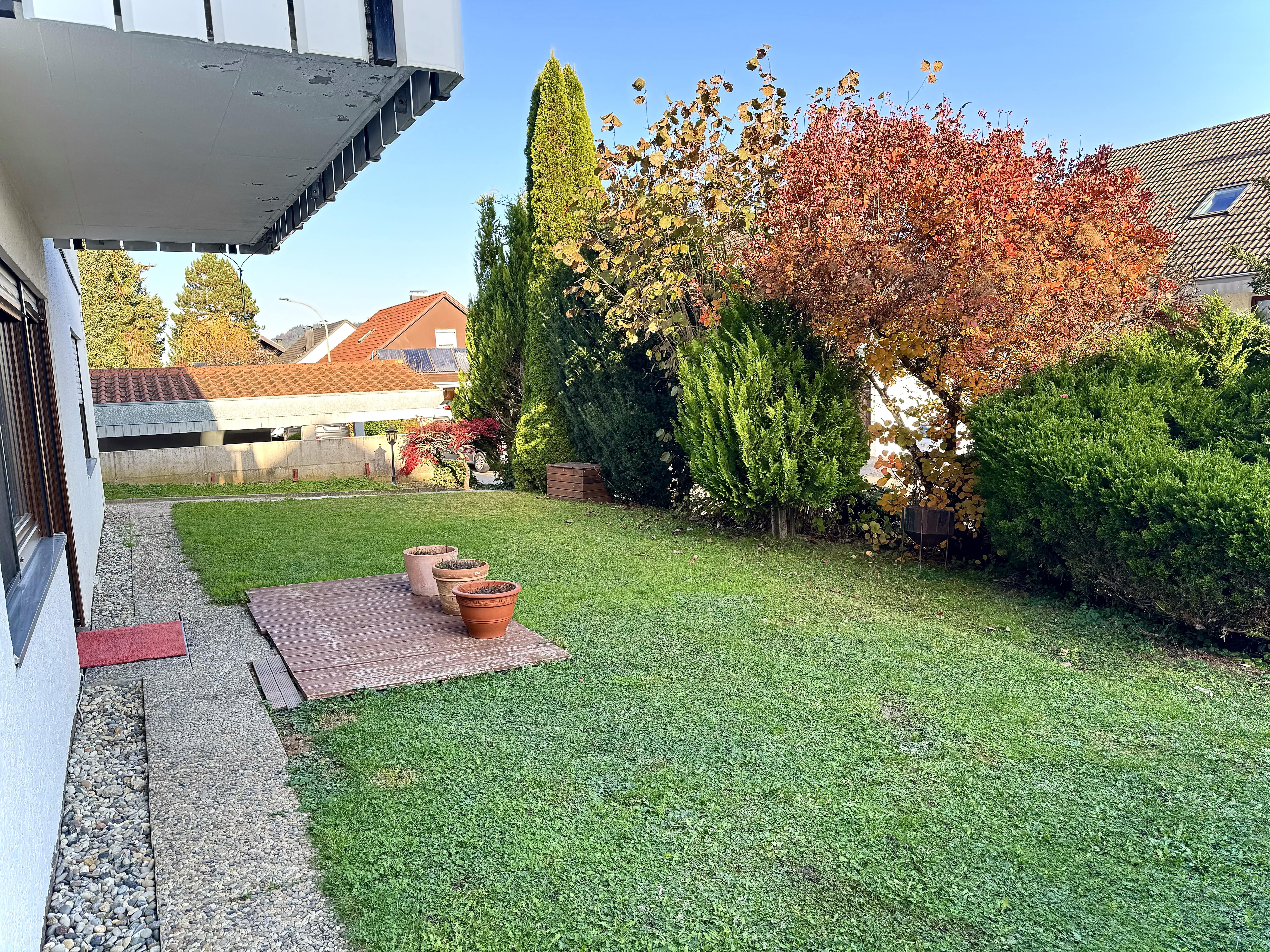 Garten mit Sitzbereich